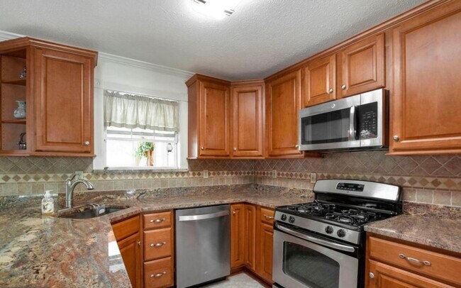 Building Photo - 45 Archwood Ave