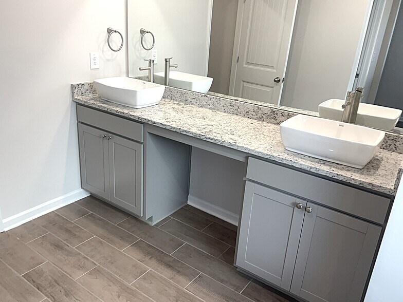 Building Photo - 3260 Emberly Dr