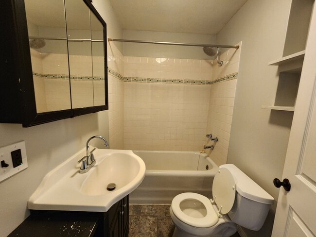 Building Photo - Poplar Grove 3 bd. House! Pets ok! Love the yard!