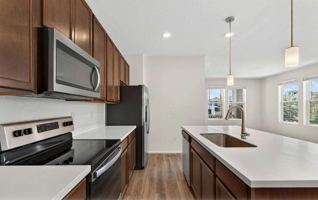 Building Photo - Beautiful 3 bed, 3 bath townhome in the lovely Painted Prairie Community!