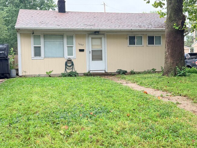 Building Photo - 1607 N 70th Ave