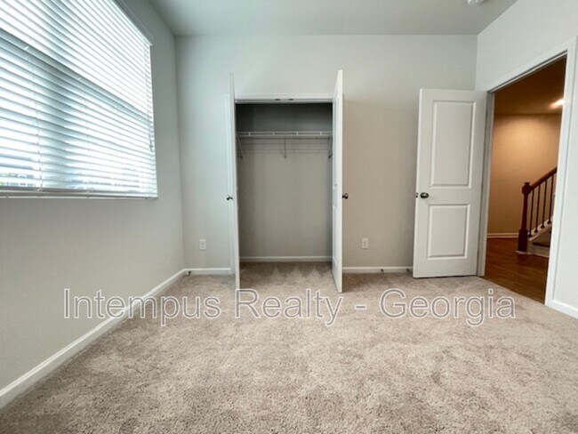 Building Photo - 693 Summerwood Ln