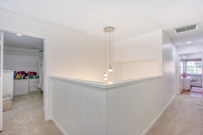 Building Photo - 10341 Buena Ventura Dr