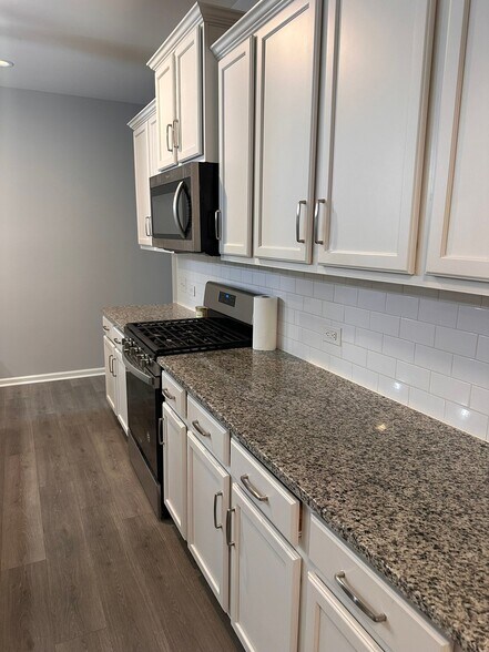 Building Photo - 7556 Hartsfield Dr