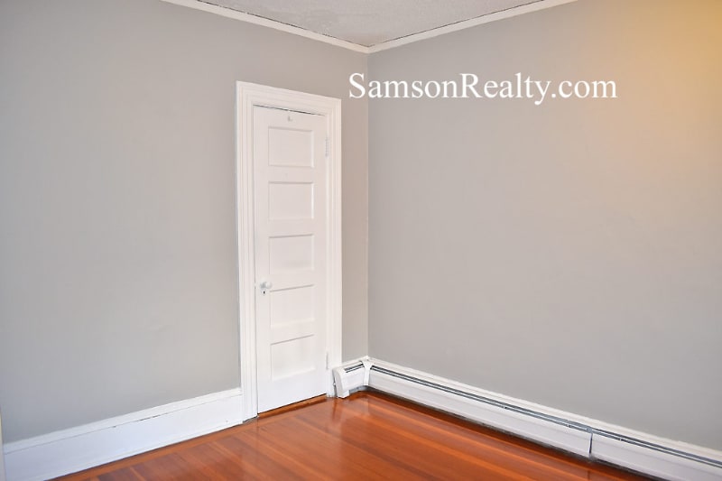 Building Photo - 136 Irving Ave