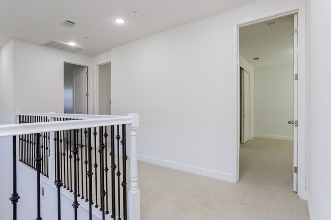 Building Photo - 4 Bed / 3 Bath San Bruno home in highly de...