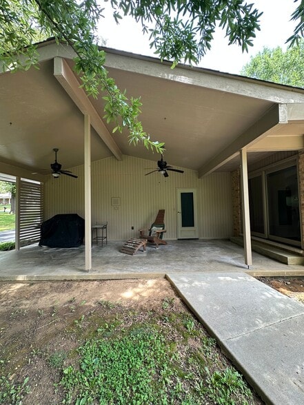 Building Photo - 225 Maxfield Dr
