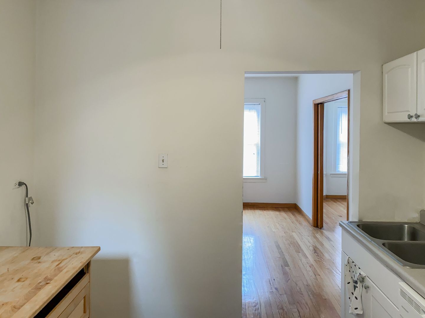 Building Photo - 4811 N Wolcott Ave