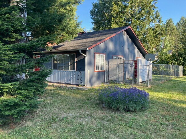 Building Photo - 1821 Spruce St