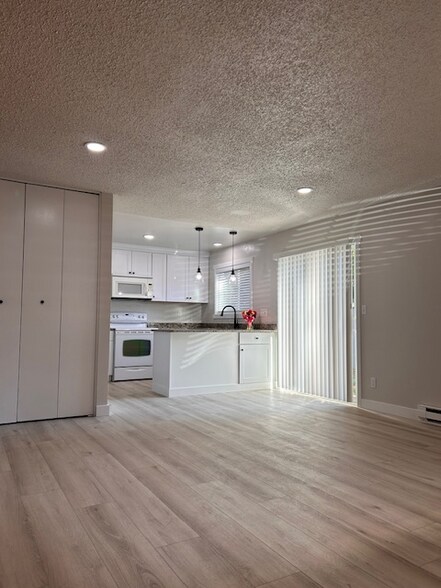 Building Photo - 14675 SW Hall Blvd