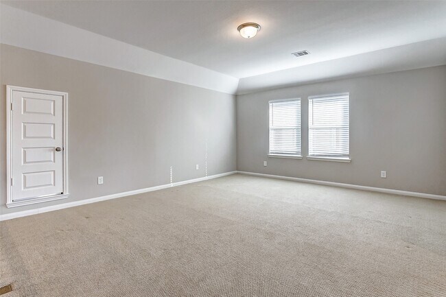 Building Photo - 2165 Woodland Pine Dr