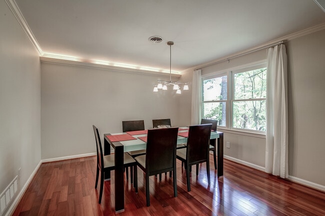 Building Photo - 720 Langford Ln NW