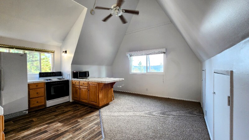 Building Photo - 27760 Alpen Dr