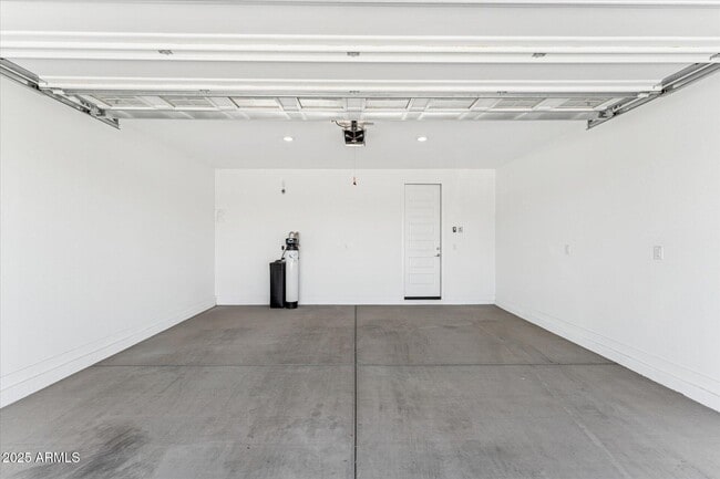 Building Photo - 8344 N 170th Ln