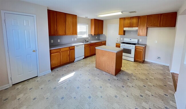 Building Photo - 29546 S Legends Bend Dr