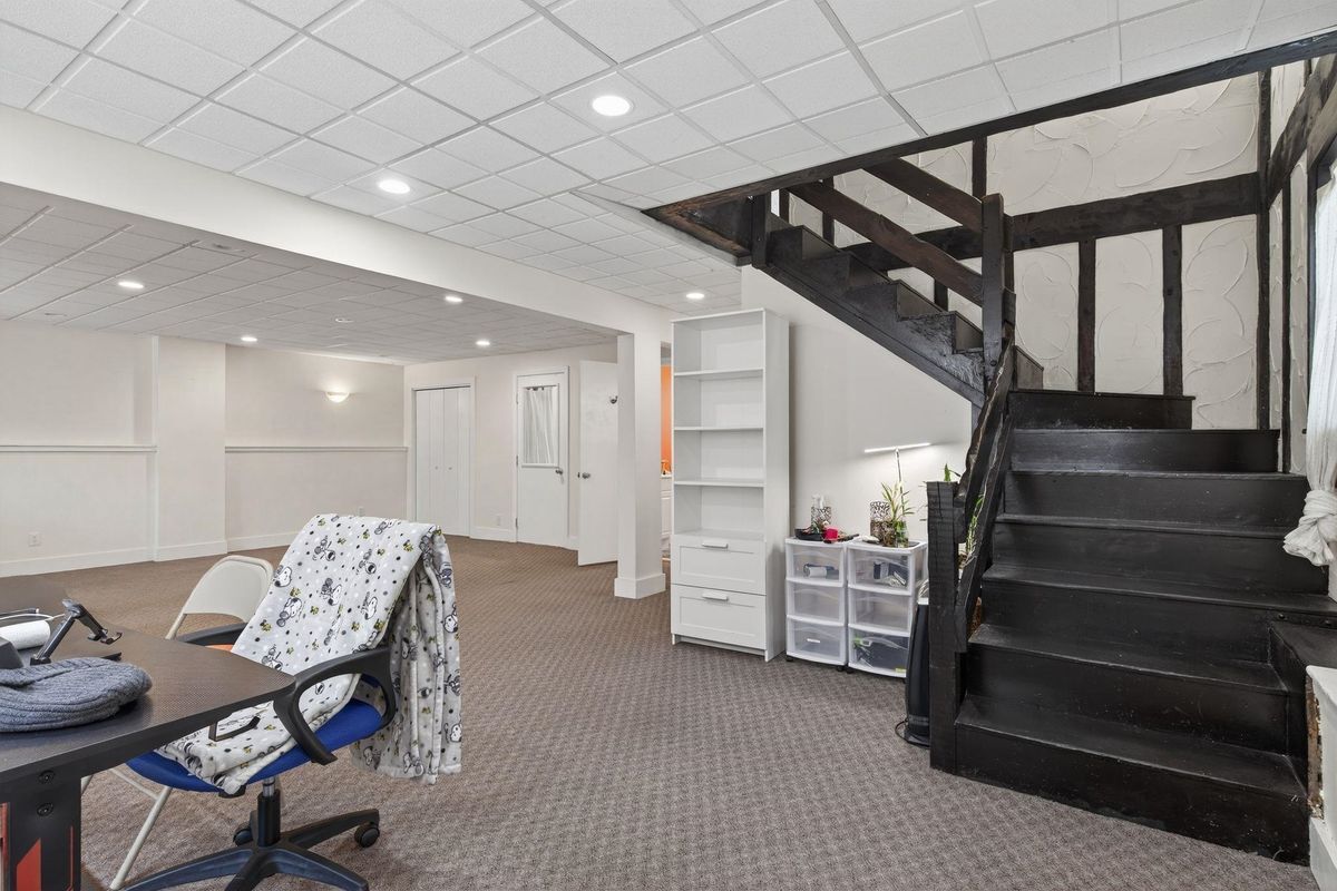 Building Photo - 178 Exeter