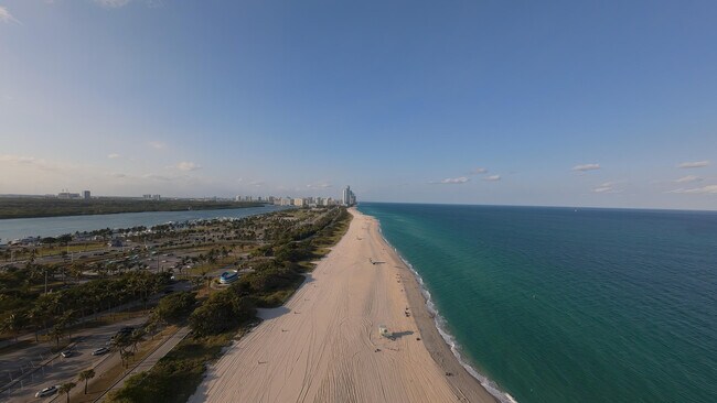 Building Photo - 18021 Biscayne Blvd