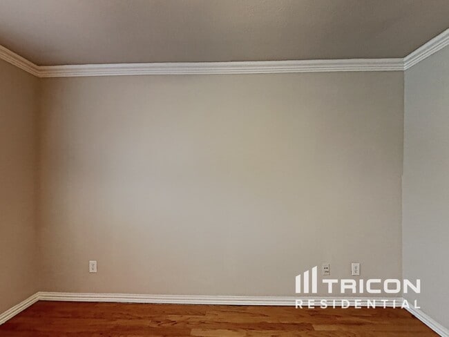 Building Photo - 509 Niagara Falls Dr