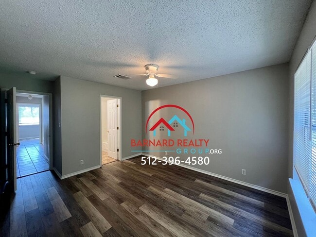 Building Photo - Available July 25: Spacious 3 Bedroom, 2.5 Bath Duplex with Garage