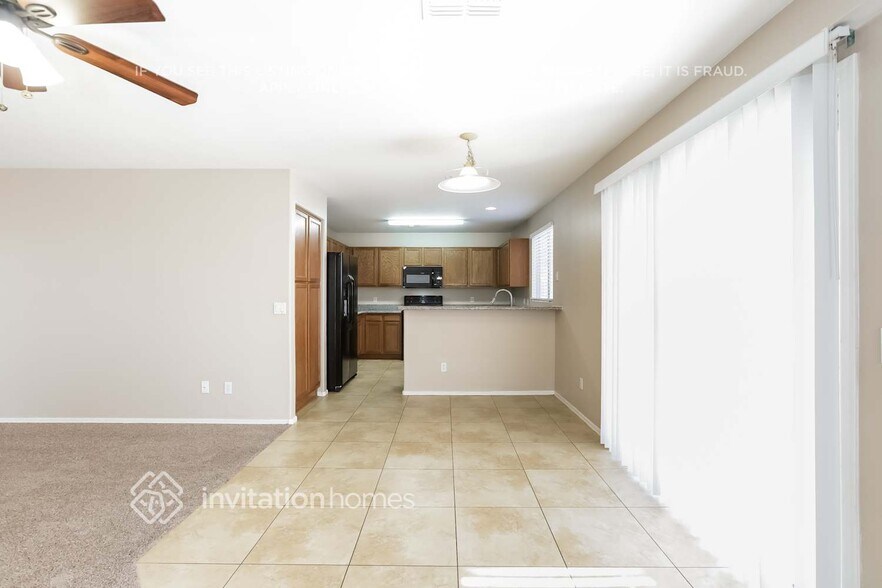 Building Photo - 11718 W Laurel Ln