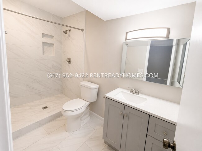 Building Photo - 903 Progreso Dr