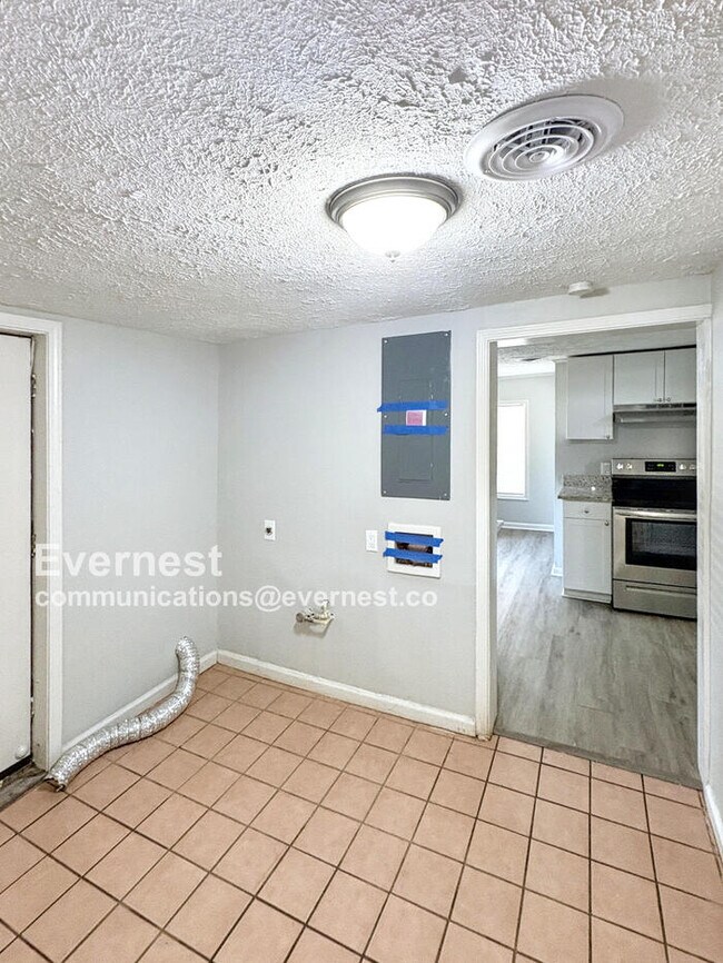 Building Photo - 908 Davis St