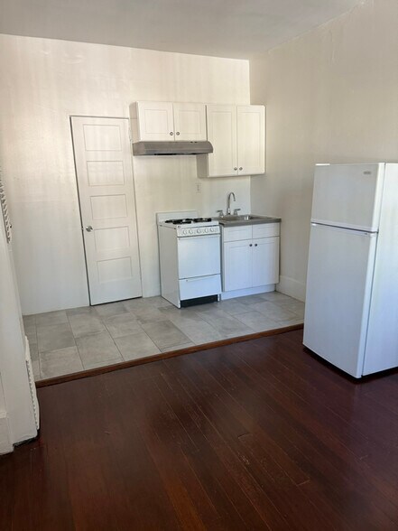 Primary Photo - 1114 N Poinsettia Pl
