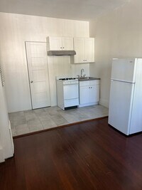 Building Photo - 1114 N Poinsettia Pl