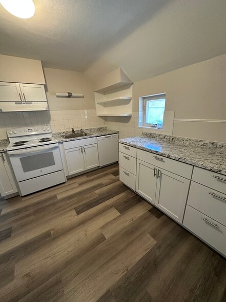 kitchen - 200 E 9th St