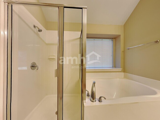 Building Photo - 5776 Jillian Way