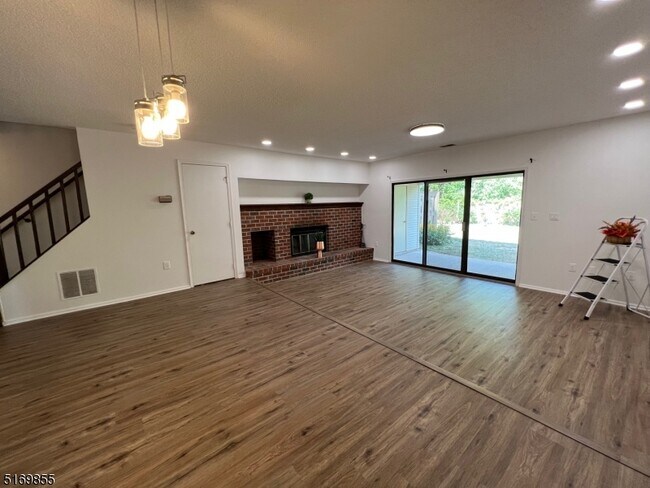 Building Photo - 67 Woodward Ln
