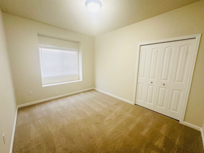 Building Photo - Exceptionally maintained Single level 3 bedroom home available soon!