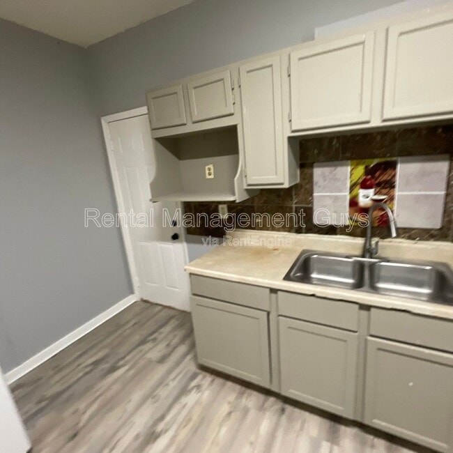 Building Photo - 2931 N Bryant Ave