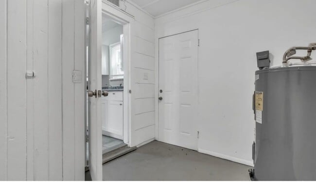 Building Photo - 3060 21st Ave S