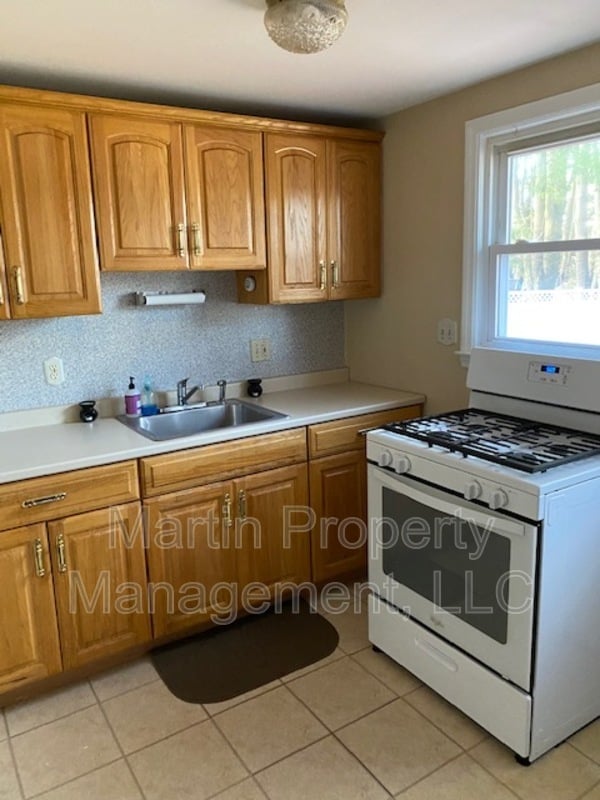 Building Photo - 50 Neillian St