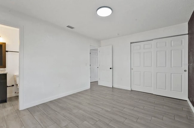 Building Photo - 1706 E Poinsettia Ave