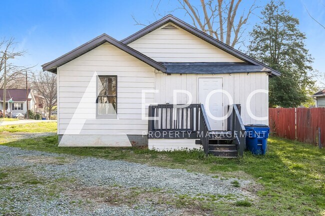 Building Photo - 810 Oakley St