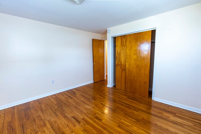 Building Photo - 1316 E Highland St