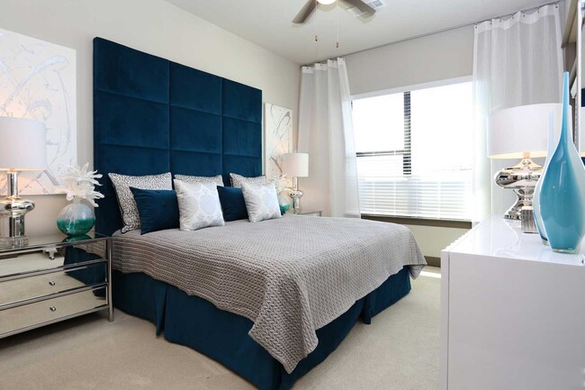 Building Photo - Live Stylish + Save $1,000