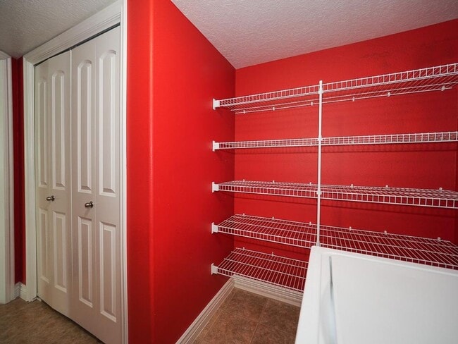 Building Photo - Beautiful Daybreak Condo