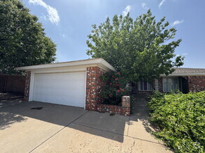 Building Photo - "Charming 2-Bed Oasis with 1.5 Baths on Al...