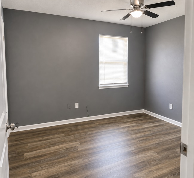 Building Photo - 212 Wright Cove