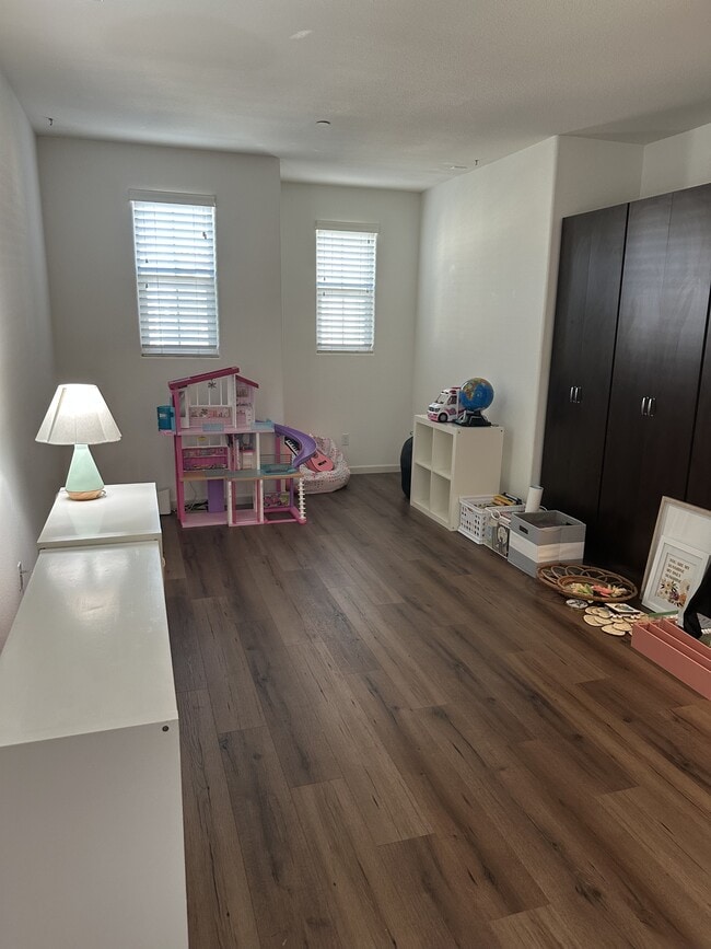 Building Photo - 4045 Neapolis Ln