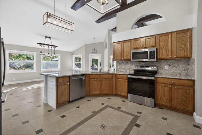 Building Photo - 11646 63rd Ln N