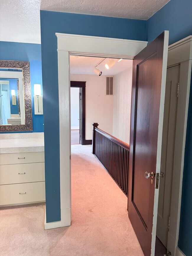 Building Photo - Historical Duplex - Spacious 3 Bedroom, 2.5 Bath Duplex with fenced in private patio.