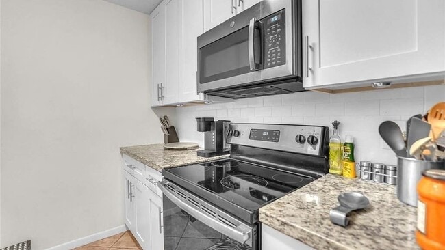 Building Photo - 3655 Cocoplum Cir