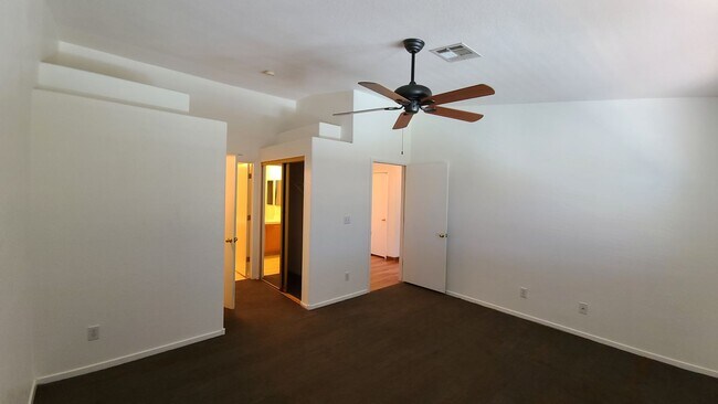 Building Photo - Upstairs Condo with Mountain and City View