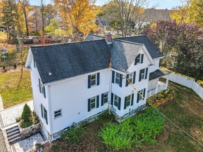 Building Photo - 33 Dunbar St