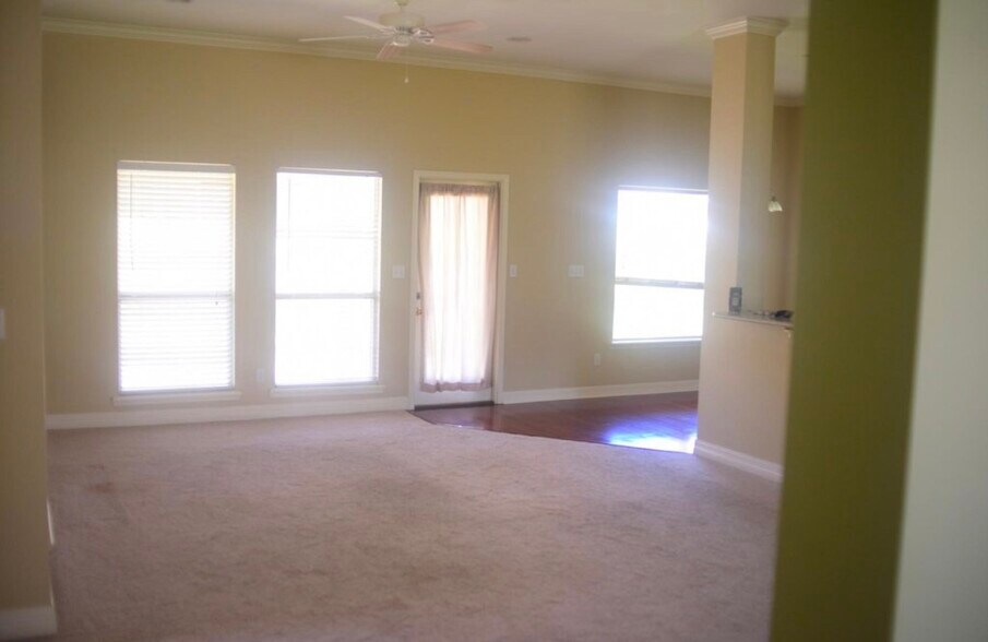 Building Photo - 122 Palisade Ln