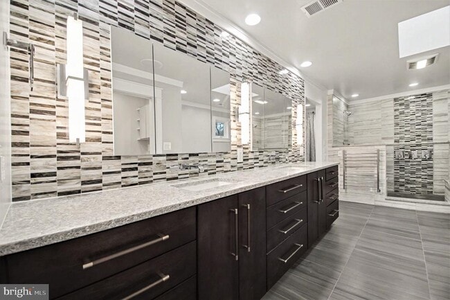 Building Photo - 24 Lipscomb Ct